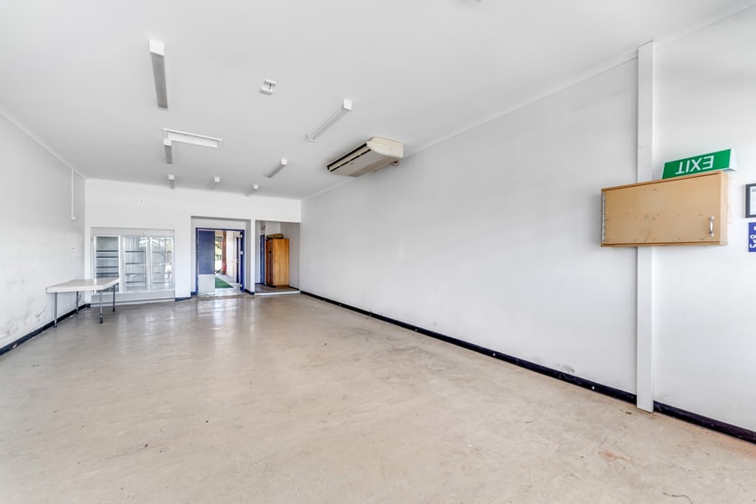 Click to view all images 13 Violet Grove Wendouree VIC 3355 - Image 3