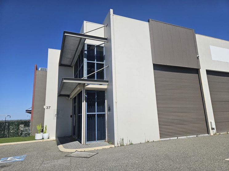 Click to view all images 1/37 Boranup Avenue Clarkson WA 6030 - Image 3