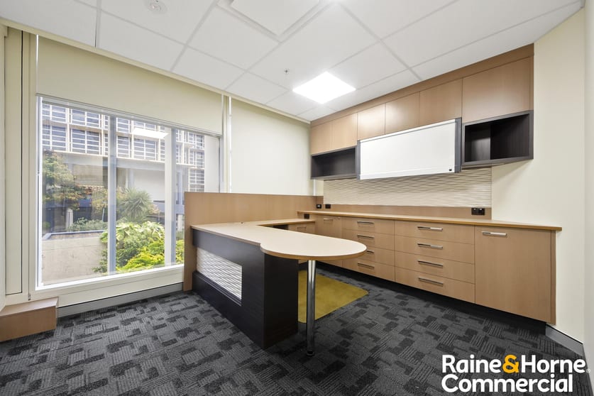 Click to view all images 4/490 Boundary Street Spring Hill QLD 4000 - Image 3