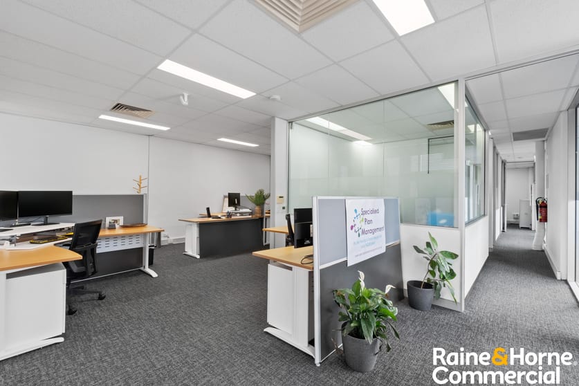Click to view all images 4/8 Navigator Place Hendra QLD 4011 - Image 2