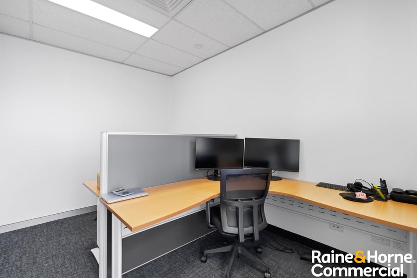 Click to view all images 4/8 Navigator Place Hendra QLD 4011 - Image 3