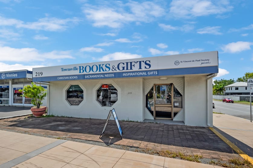 Click to view all images 219 Charters Towers Road Mysterton QLD 4812 - Image 1