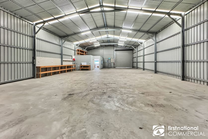 Click to view all images 27 Rovan Place Bairnsdale VIC 3875 - Image 3