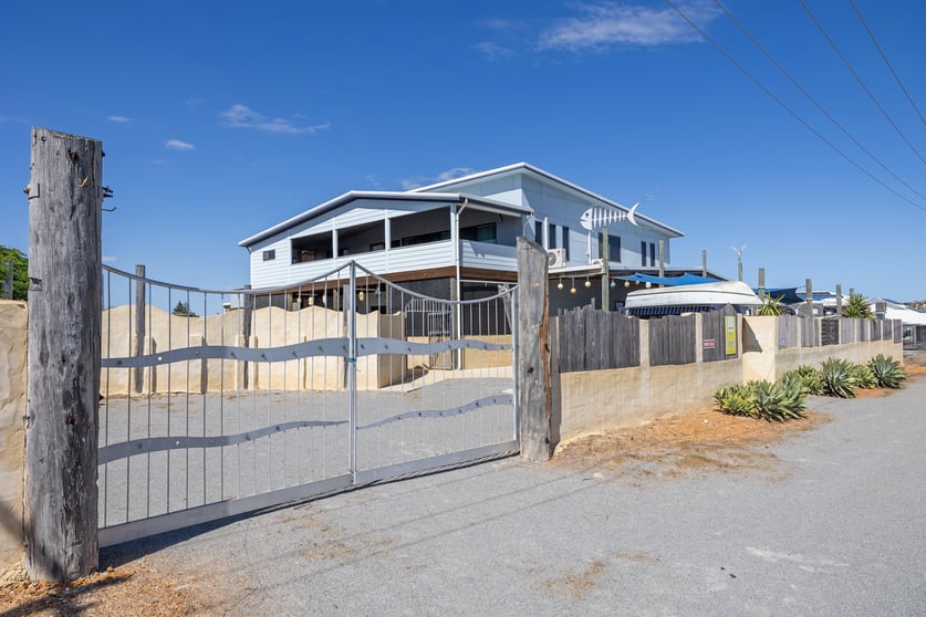 Click to view all images 166-168 Ocean View Drive Green Head WA 6514 - Image 2