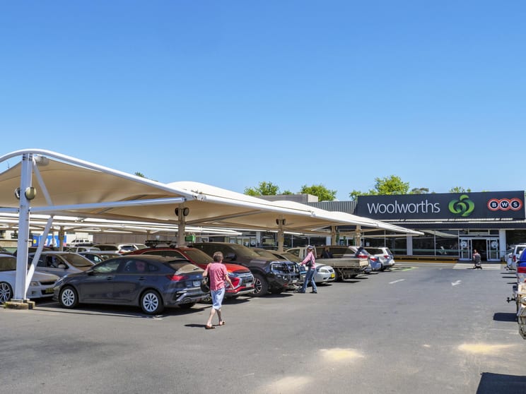 Click to view all images Woolworths Cootamundra, 26 Bourke Street Cootamundra NSW 2590 - Image 2