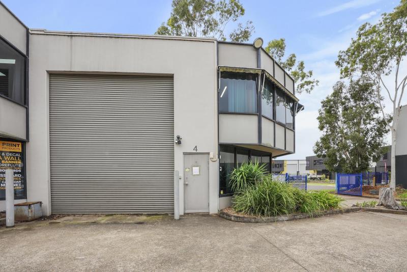 Click to view all images Unit 4/29 Helles Avenue Moorebank NSW 2170 - Image 3
