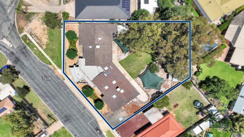 Click to view all images 18 Regent Street Moama NSW 2731 - Image 2