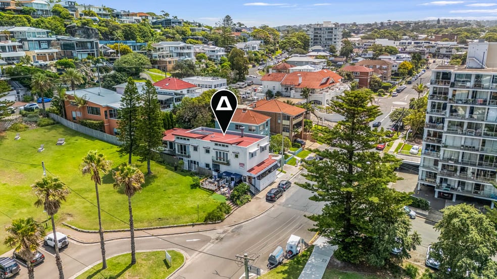 Click to view all images 37 Moore Road Freshwater NSW 2096 - Image 3