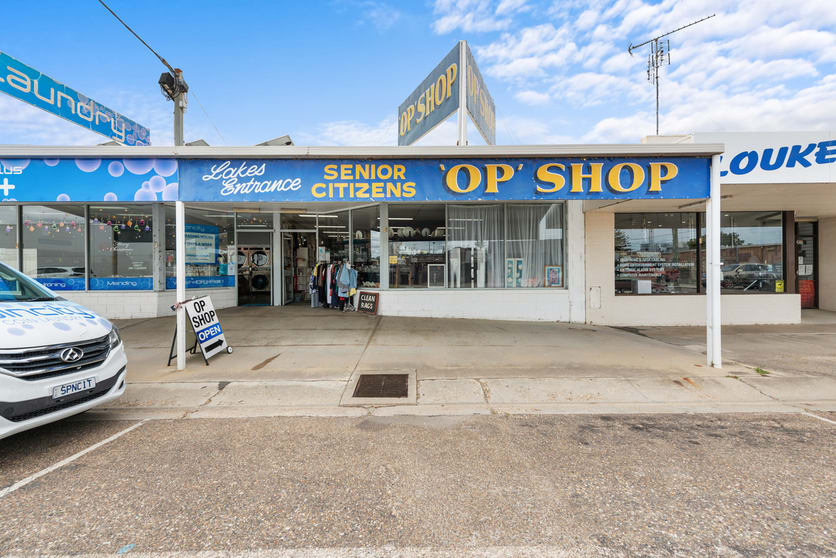 Click to view all images 8 Carpenter Street Lakes Entrance VIC 3909 - Image 3