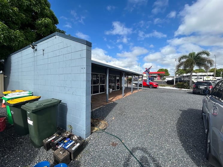 Click to view all images 32-34 Edwin Street Berserker QLD 4701 - Image 3