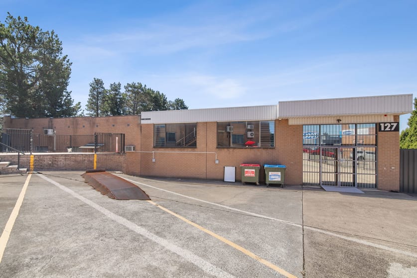 Click to view all images Unit 3/125 - 127 Gladstone Street Fyshwick ACT 2609 - Image 3