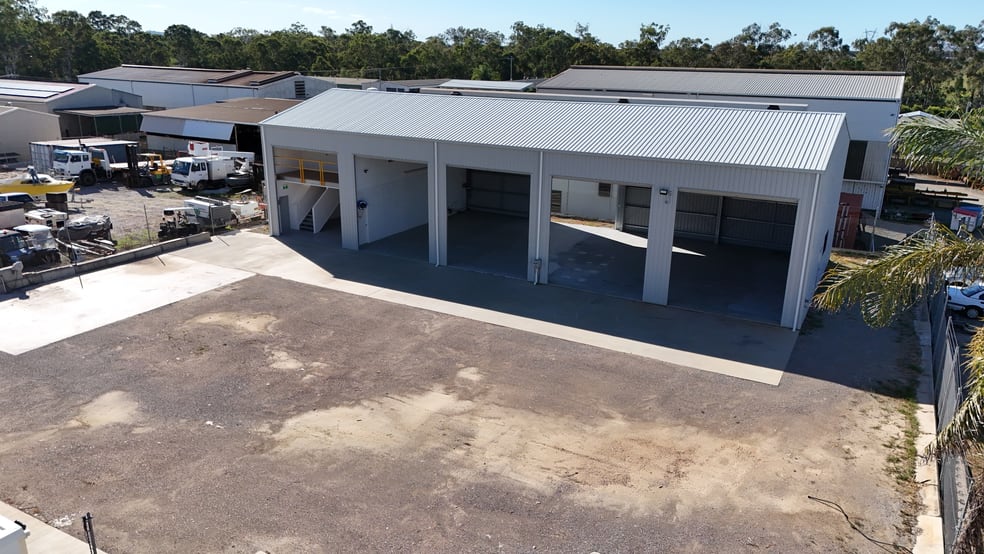 Click to view all images 10 Dennis Street Boyne Island QLD 4680 - Image 2
