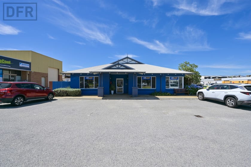 Click to view all images 19 Port Kembla Drive Bibra Lake WA 6163 - Image 2