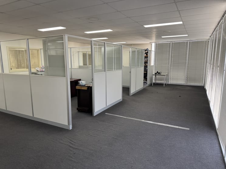 Click to view all images 3/8 Commercial Dr Tullamarine VIC 3043 - Image 3