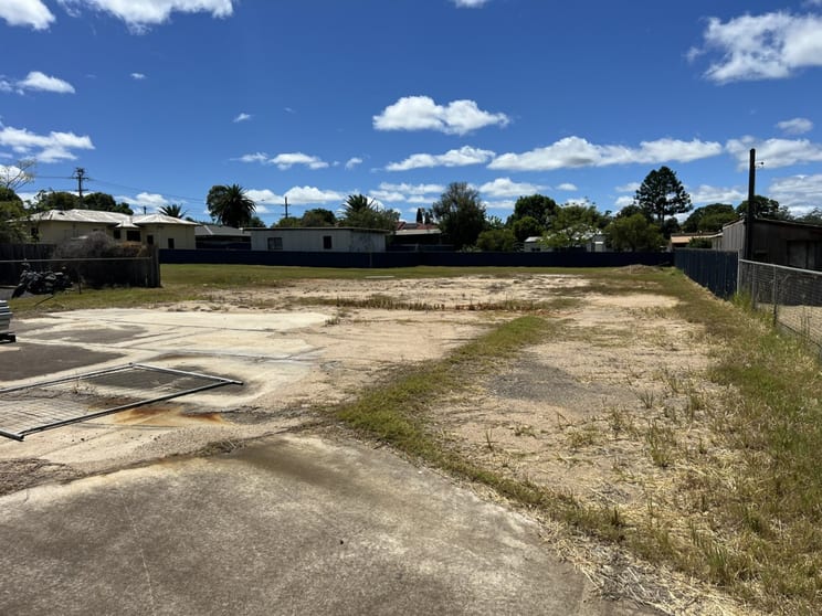 Click to view all images 4 Jarrah Street Kingaroy QLD 4610 - Image 2