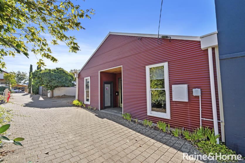 Click to view all images 8A Sunter Street Strathalbyn SA 5255 - Image 2