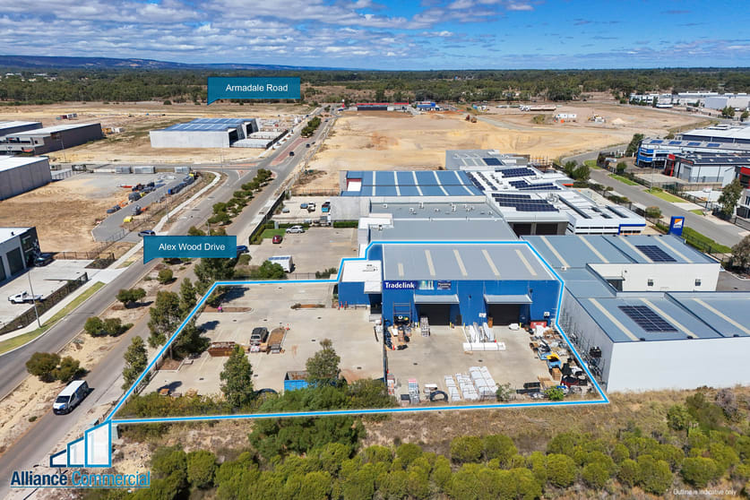 Click to view all images 37 Alex Wood Drive Forrestdale WA 6112 - Image 3