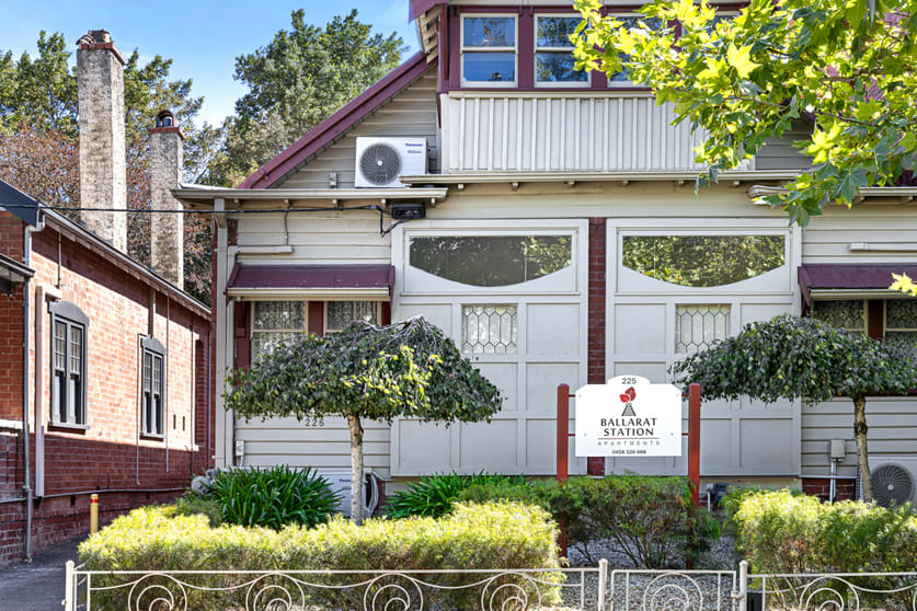 Click to view all images 225 Lydiard Street Soldiers Hill VIC 3350 - Image 3