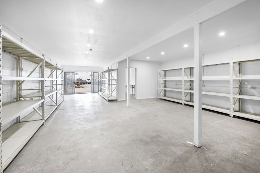 Click to view all images 4/45 Taree Street Burleigh Heads QLD 4220 - Image 3