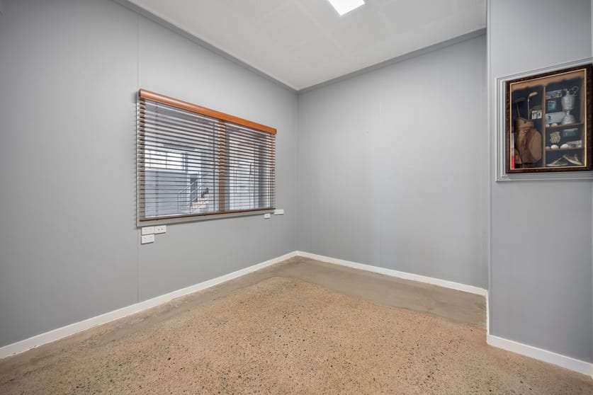 Click to view all images 167 Charters Towers Hyde Park QLD 4812 - Image 3