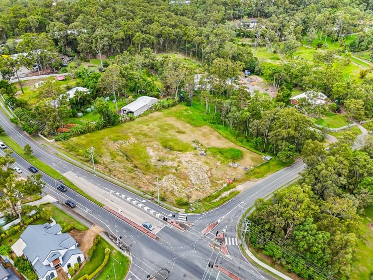 Click to view all images 2 Uplands Drive Parkwood QLD 4214 - Image 3