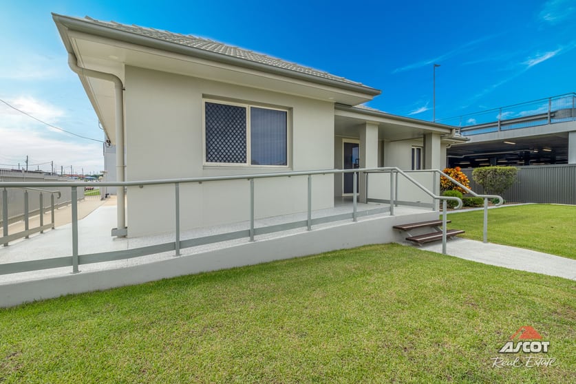 Click to view all images 35 Electra Street Bundaberg Central QLD 4670 - Image 2