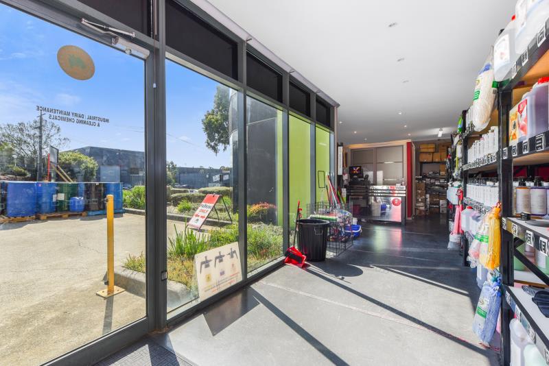 Click to view all images Unit 2/42-46 Hallam South Road Hallam VIC 3803 - Image 3