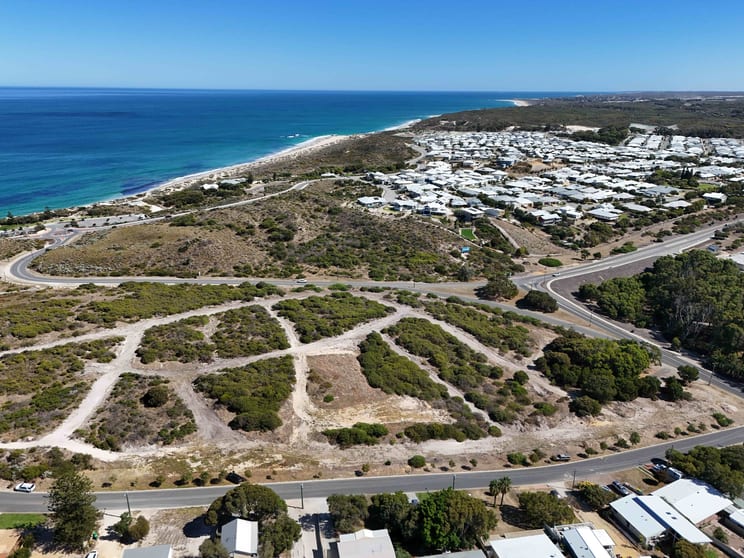 Click to view all images 11 Yanchep Beach Rd Yanchep WA 6035 - Image 3