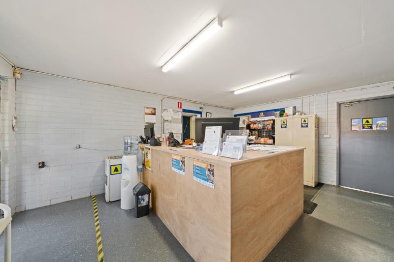 Industrial Building/12 Clare-Mace Crescent Berkeley Vale NSW 2261 - Image 3