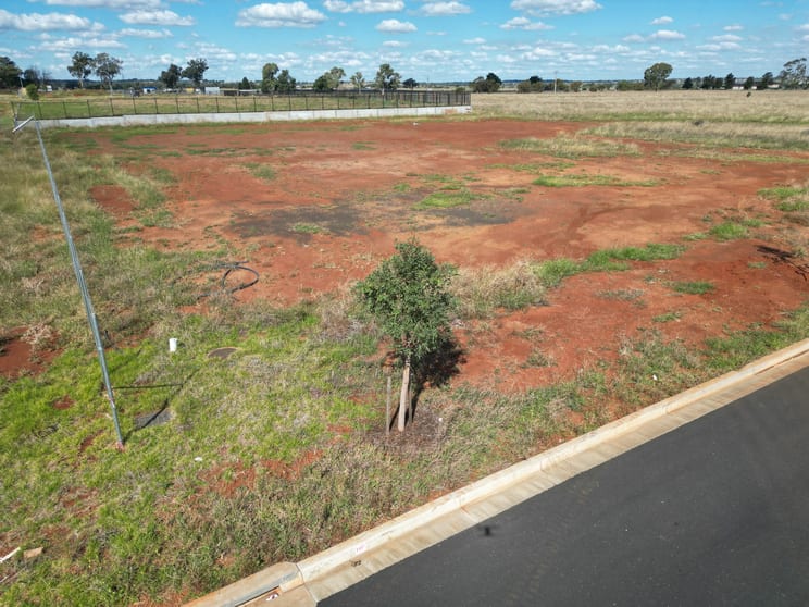 Click to view all images 16 Capital Drive Dubbo NSW 2830 - Image 2