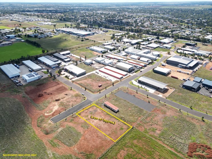 Click to view all images 16 Capital Drive Dubbo NSW 2830 - Image 3