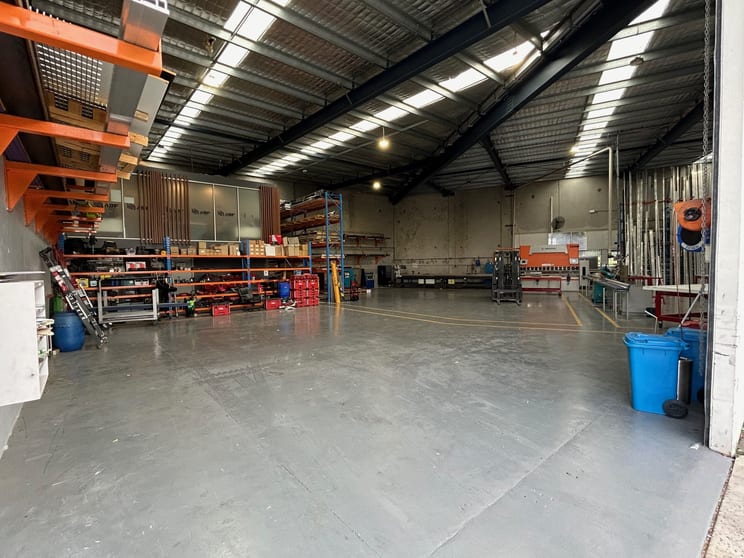 Click to view all images 2/1-5 Industrial Road Unanderra NSW 2526 - Image 2