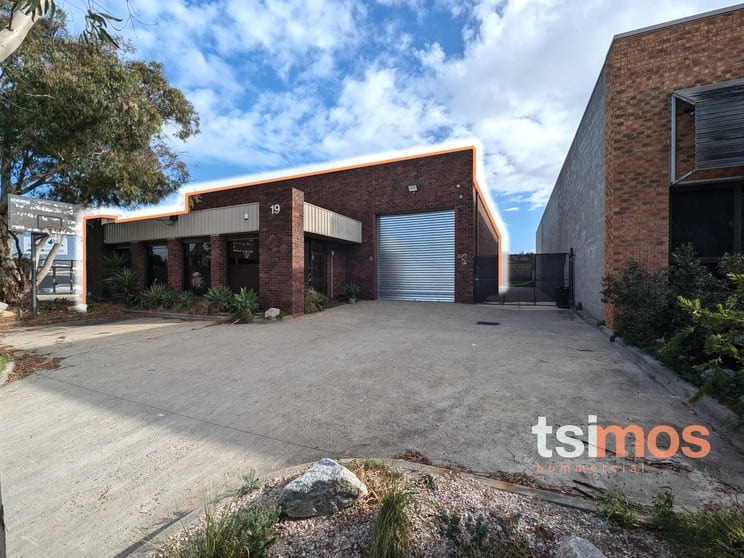 Click to view all images 19 Shearson Crescent Mentone VIC 3194 - Image 1