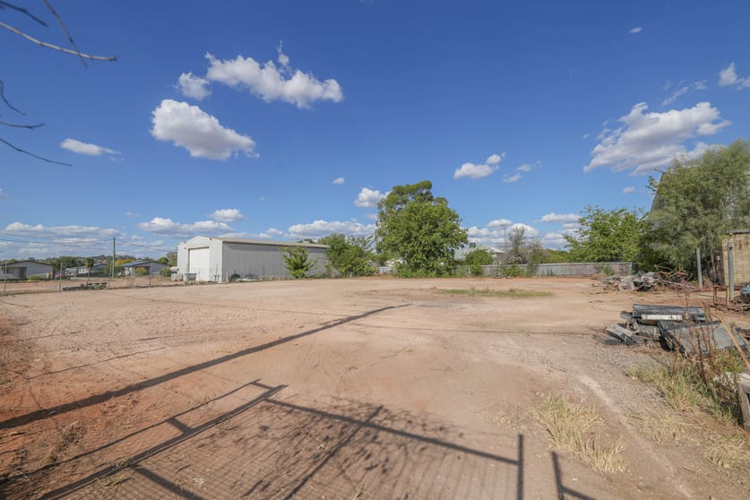 Click to view all images 51-53 Alluvial Street Parkes NSW 2870 - Image 2