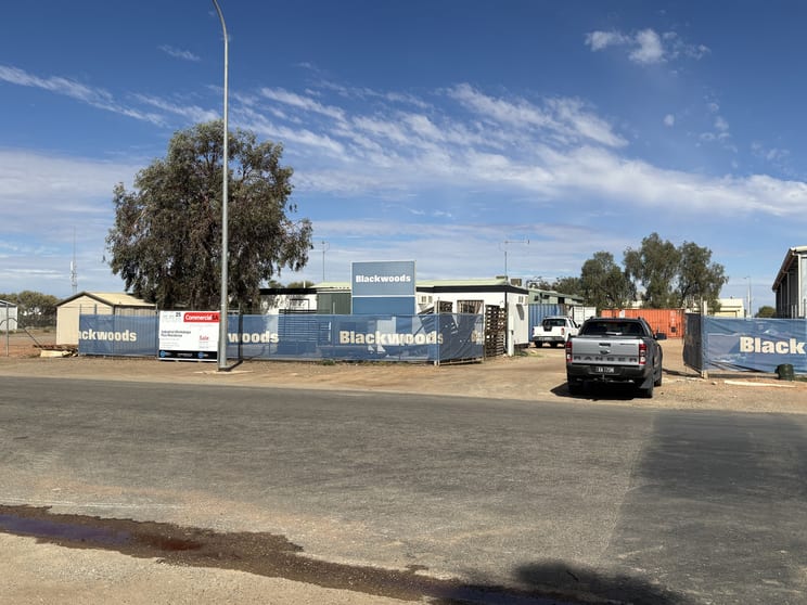 Click to view all images 5 Gosse Street Roxby Downs SA 5725 - Image 2