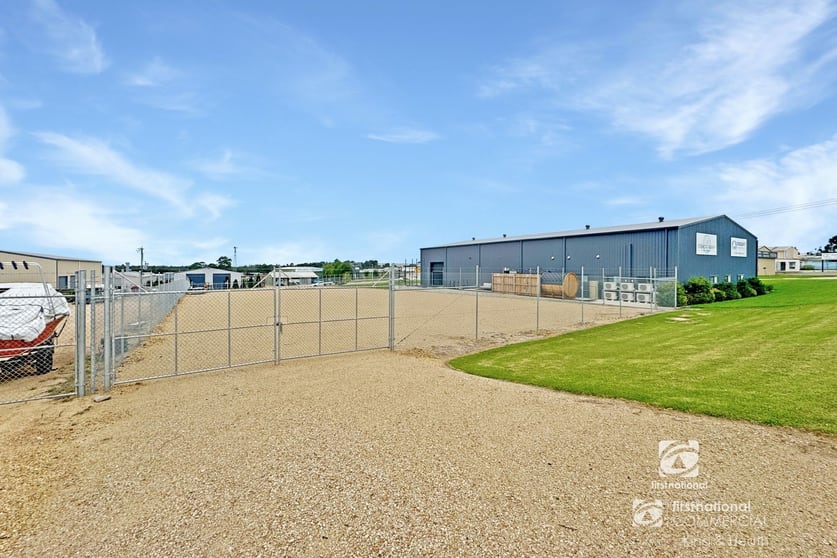 Click to view all images 11 Campbells Drive Bairnsdale VIC 3875 - Image 2