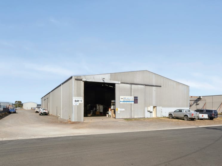 12 Saunders Street Colac VIC 3250 - Image 2
