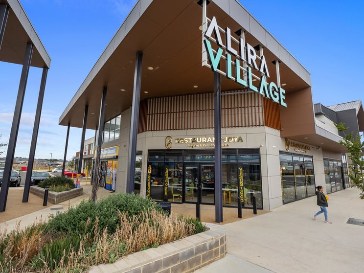 Click to view all images 10 Adakite Drive Berwick VIC 3806 - Image 2