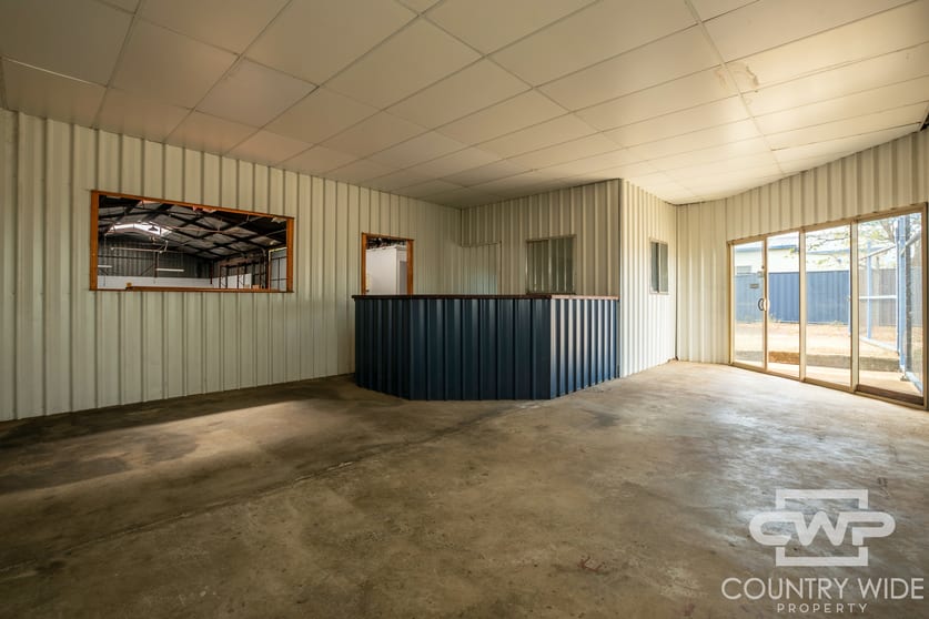 Click to view all images 170 Ferguson Street Glen Innes NSW 2370 - Image 2