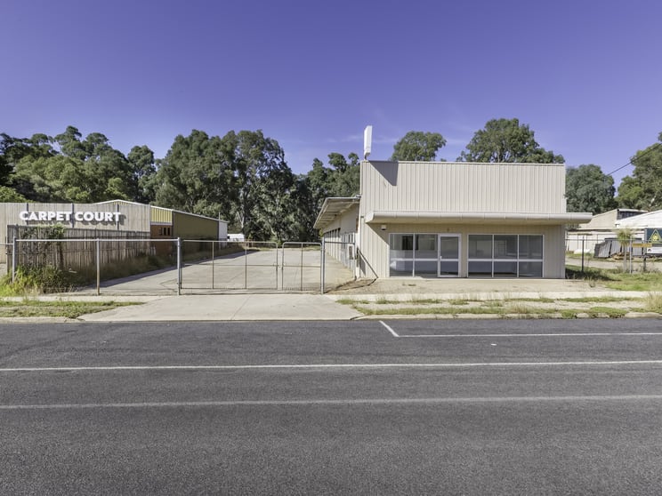 8 Lowry Place Benalla VIC 3672 - Image 3