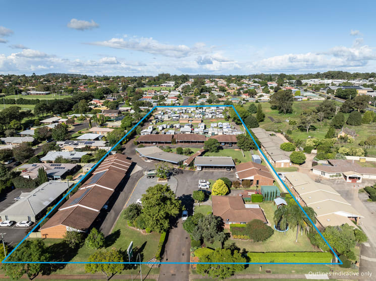 Click to view all images 860-866 Ruthven Street Kearneys Spring QLD 4350 - Image 3