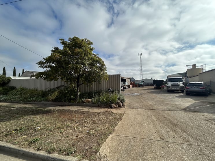 Click to view all images 16 Norton Drive Melton VIC 3337 - Image 1