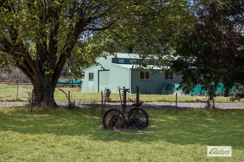 8 Mollison Place Kyneton VIC 3444 - Image 2