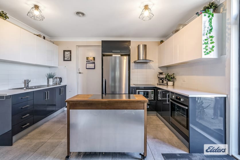 8 Mollison Place Kyneton VIC 3444 - Image 3