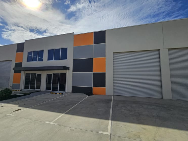 Click to view all images 4/3 Quartz Way Wangara WA 6065 - Image 2