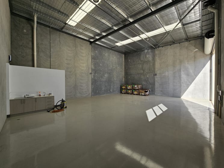 Click to view all images 4/3 Quartz Way Wangara WA 6065 - Image 3