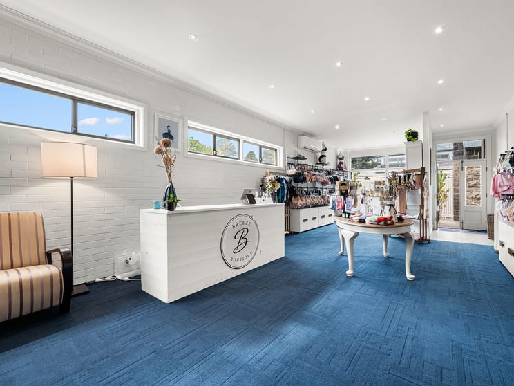 Click to view all images 4/22 Bank Street Port Fairy VIC 3284 - Image 3
