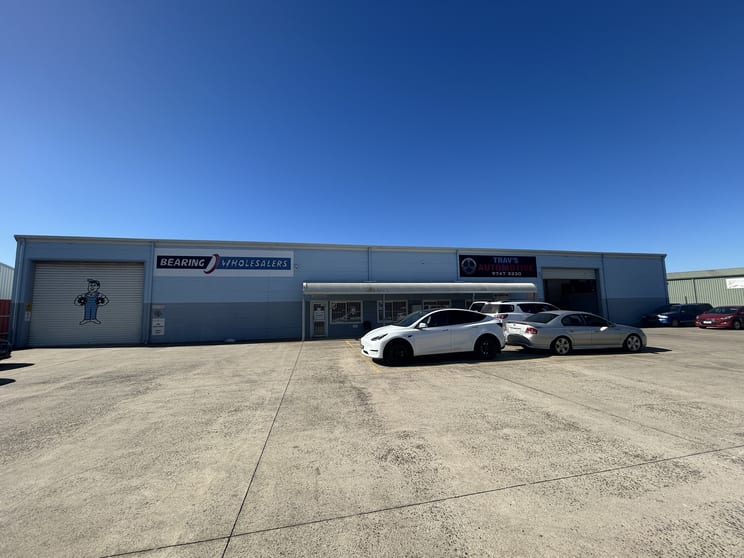 Click to view all images 8a Holland Drive Melton VIC 3337 - Image 2
