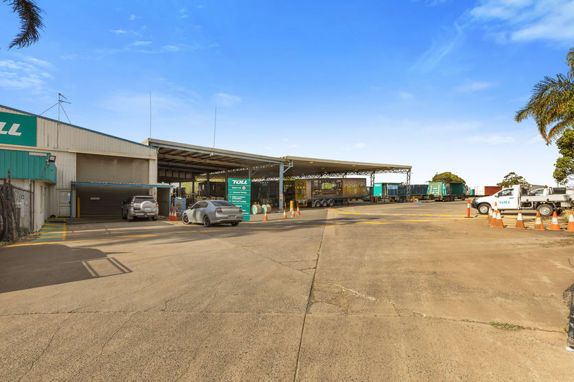 Click to view all images 1-7 Mansell Street Wilsonton QLD 4350 - Image 2