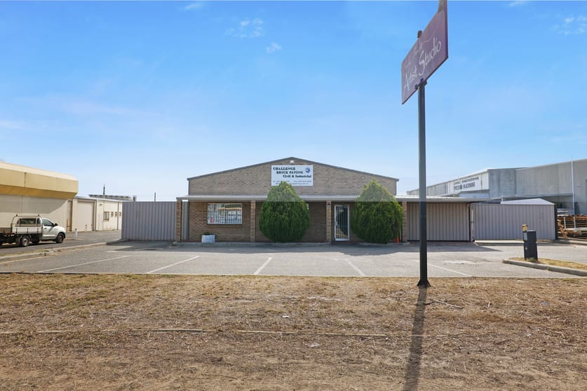 Click to view all images 3 Runyon Road Midvale WA 6056 - Image 2
